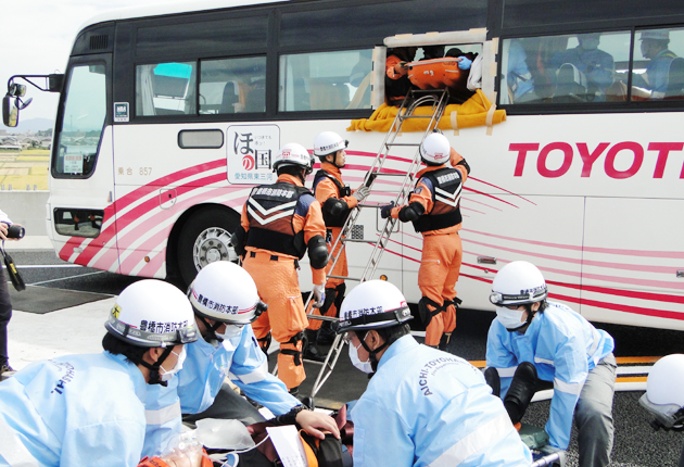 国道23号ｂｐ開通前に事故対策訓練 東日新聞