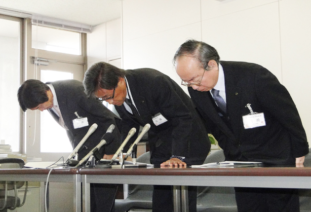 中学教諭盗撮で市教育長が謝罪