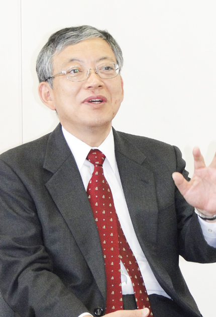 ２候補の経歴趣向など紹介