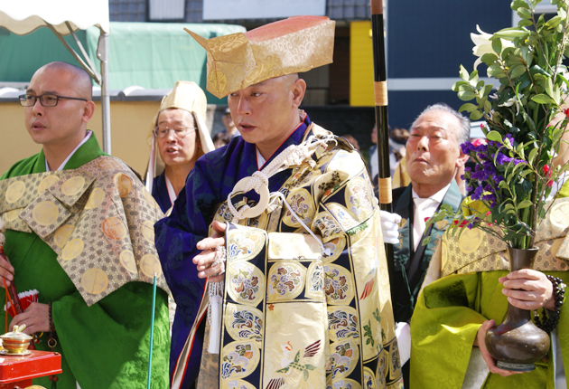 太蓮寺で晋山式お稚児ら大行列も 東日新聞