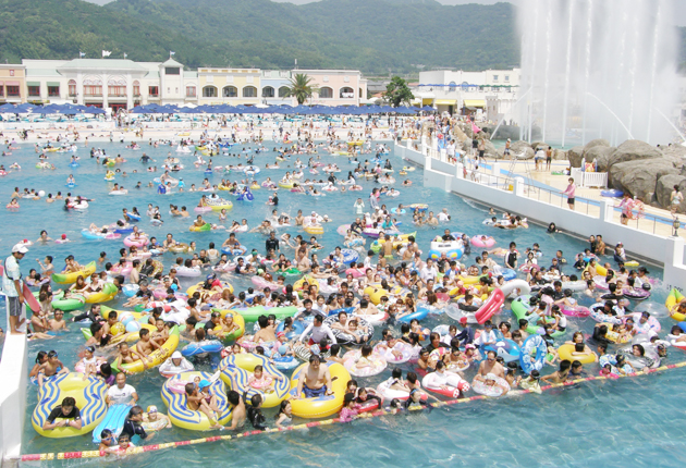 ラグナシアで今夏最高の人出
