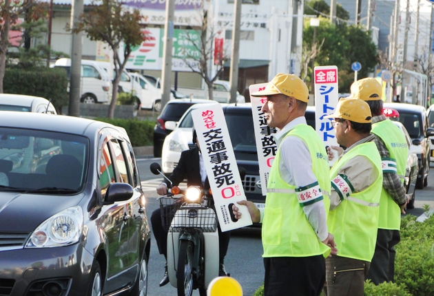 交通死亡事故 昨年上回る 東日新聞