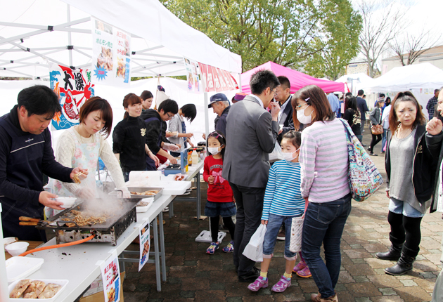 福興市大にぎわい 東日新聞