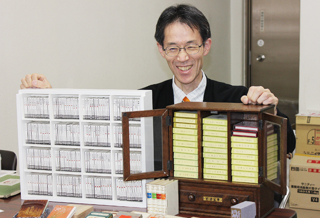 豆本」や蔵書票を展示 | 東日新聞