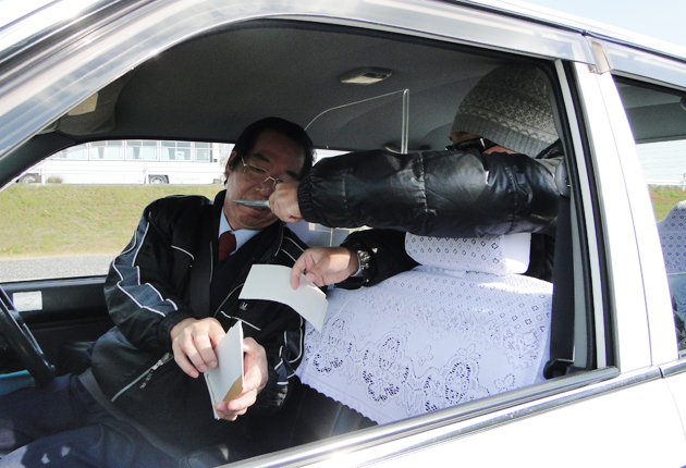 タクシー協会と県警が強盗訓練