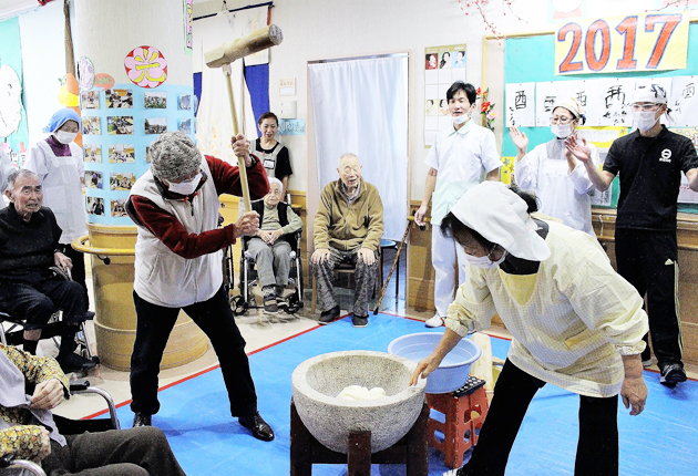 光生会エバグリーンで餅つき会