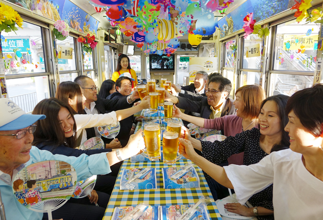ビール電車 人気もグイっと 東日新聞