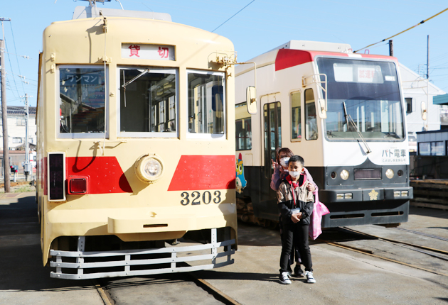 豊鉄グループ車庫めぐりツアー好評 東日新聞 豊鉄グループ車庫めぐりツアー好評 東日新聞
