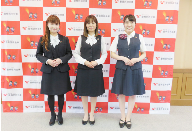 女性職員の制服を一新 東日新聞