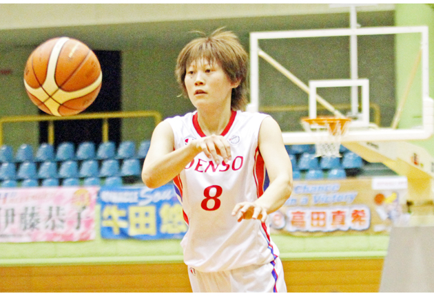 日本女子バスケ史上初の銀 東日新聞