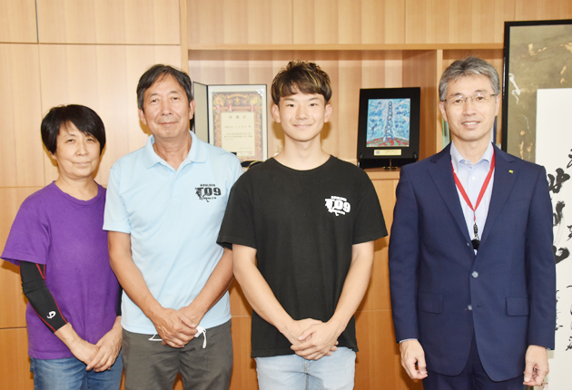小宮山さんを市長が激励