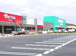 カインズモール蒲郡 はホームセンターと食品スーパーの大型複合店 東日新聞