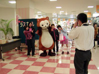 カルミアでラスカル撮影会 東日新聞
